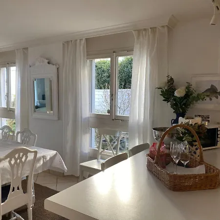 In Grandvaux Apartment